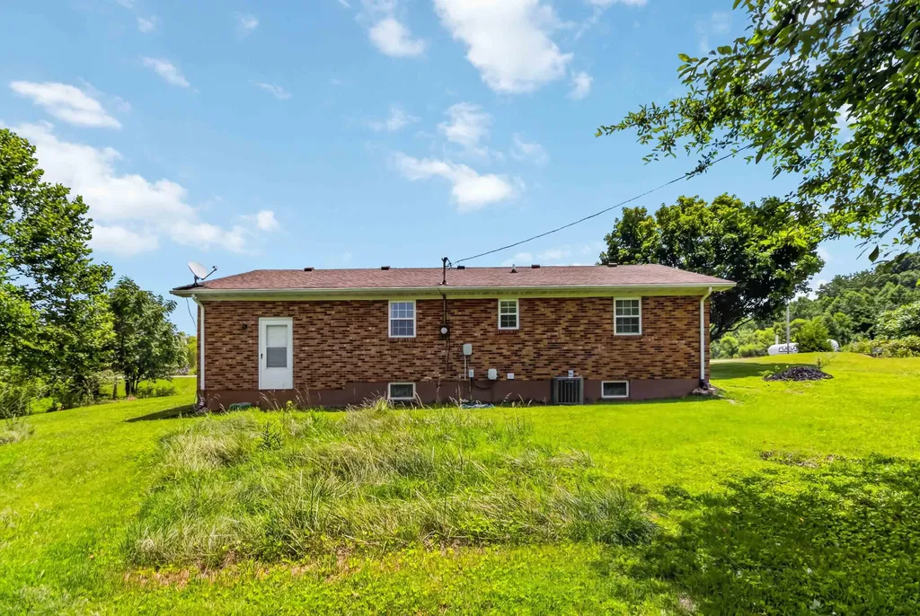 1231 U.s. 127 Russell Springs KY 42642