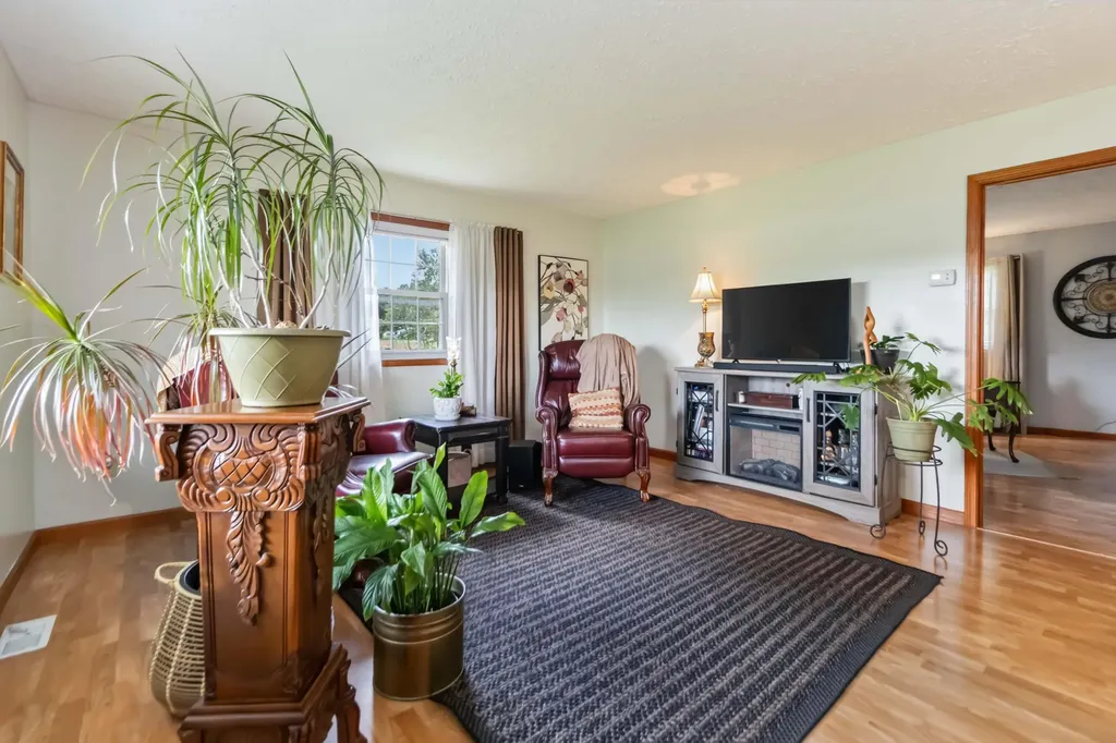 1231 U.s. 127 Russell Springs KY 42642