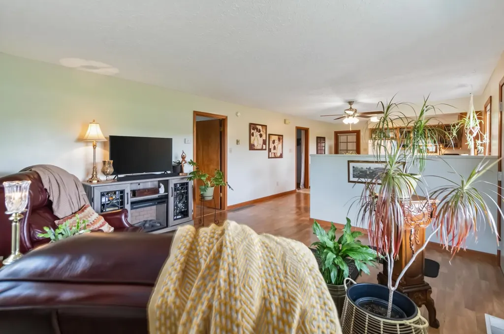 1231 U.s. 127 Russell Springs KY 42642