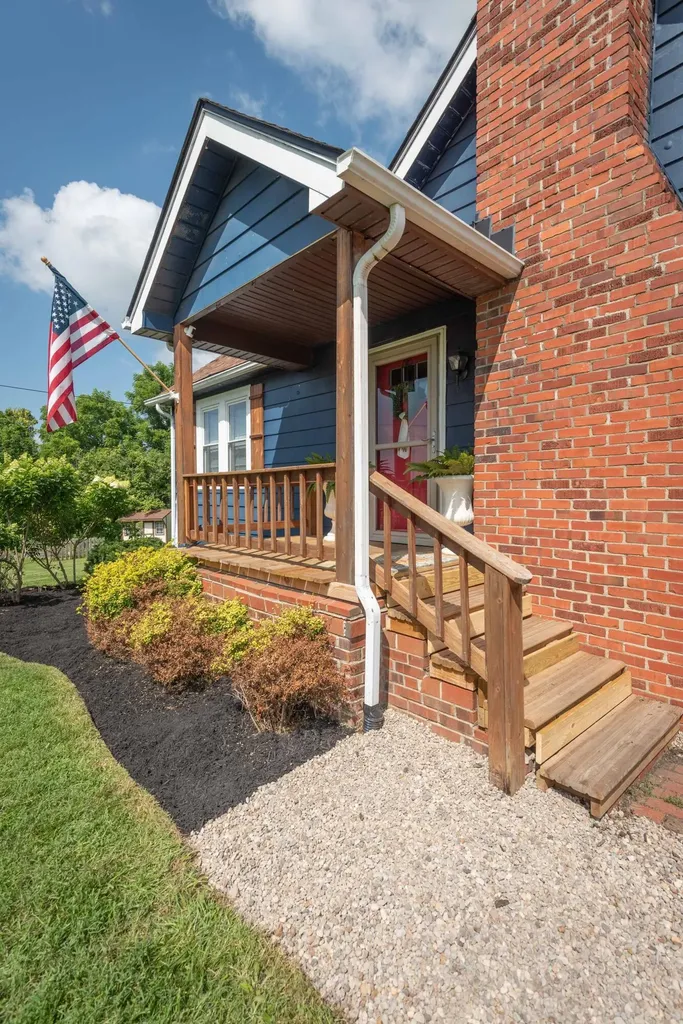 393 Mccouns Ferry Road Salvisa KY 40372