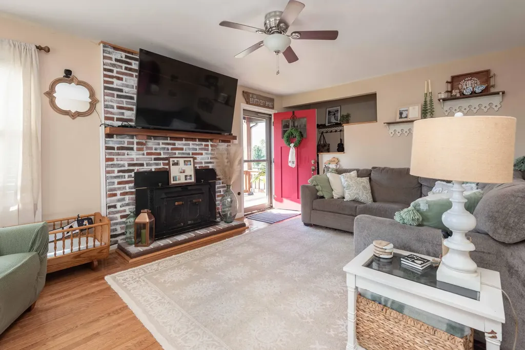 393 Mccouns Ferry Road Salvisa KY 40372