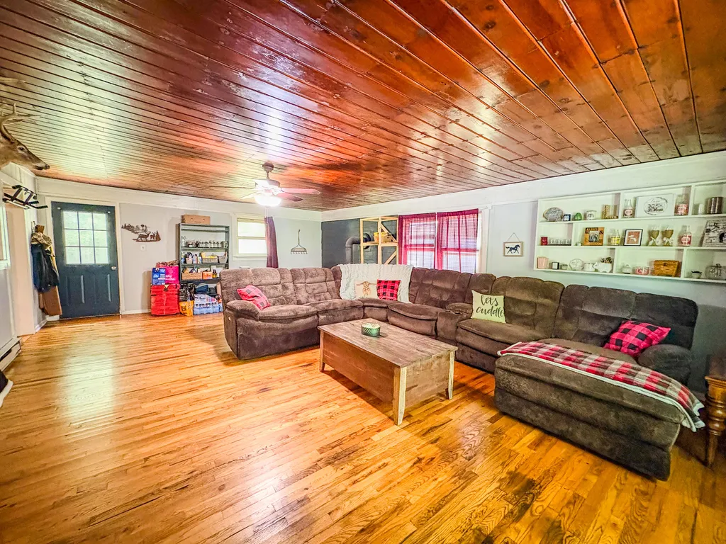 2290 Shryocks Ferry Road Versailles KY 40383