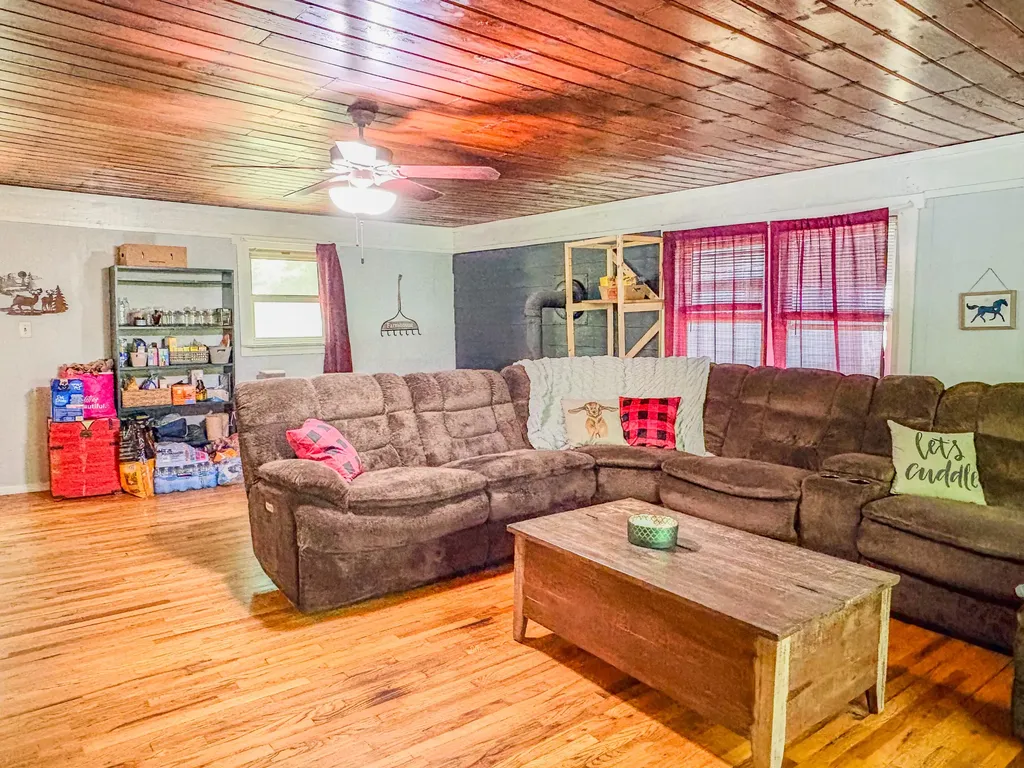 2290 Shryocks Ferry Road Versailles KY 40383