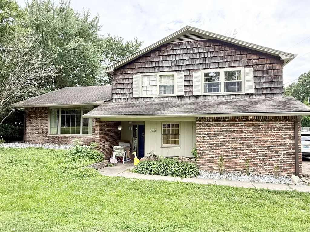 1905 Gatesborough Circle Murray KY 42071