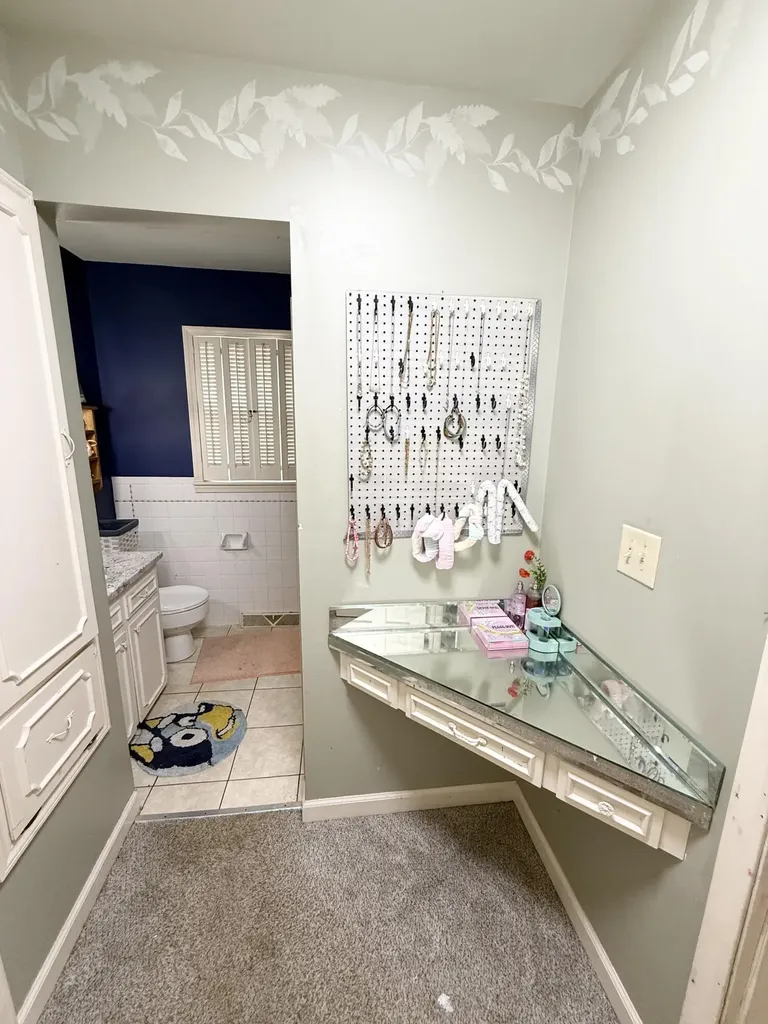 1905 Gatesborough Circle Murray KY 42071