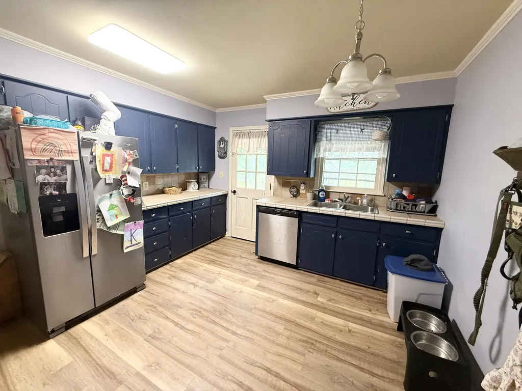 1905 Gatesborough Circle Murray KY 42071