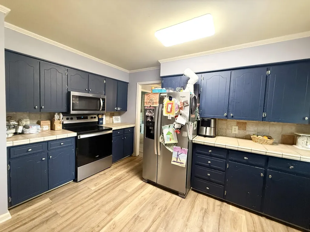 1905 Gatesborough Circle Murray KY 42071