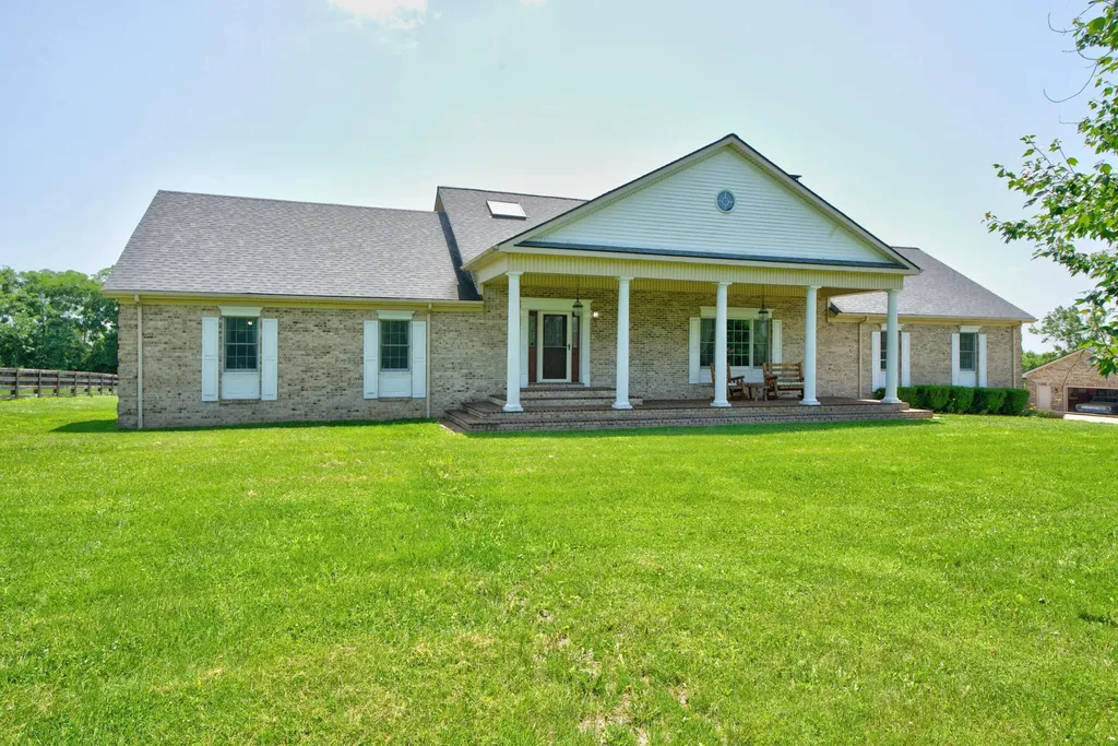 107 Squires Pointe Road Paris KY 40361