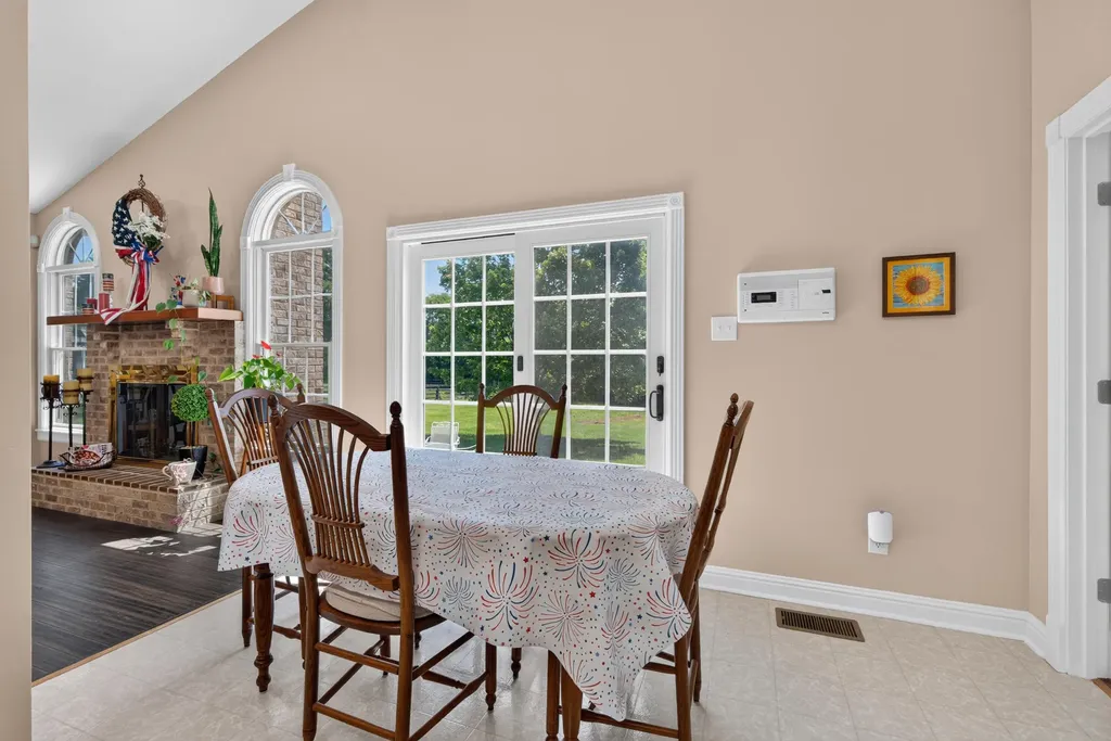 107 Squires Pointe Road Paris KY 40361