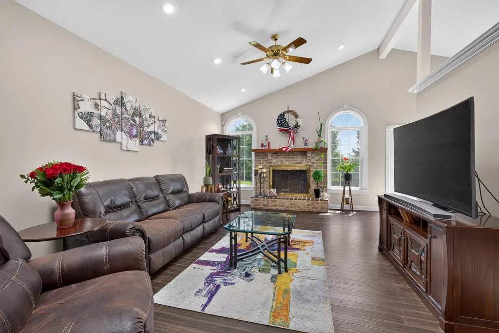107 Squires Pointe Road Paris KY 40361