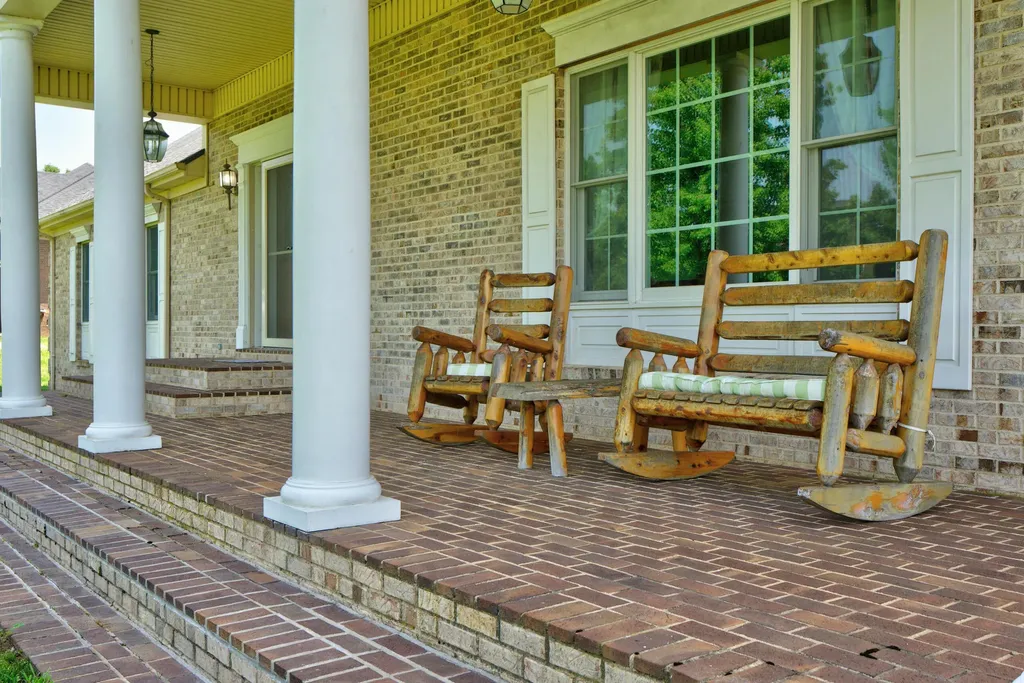 107 Squires Pointe Road Paris KY 40361