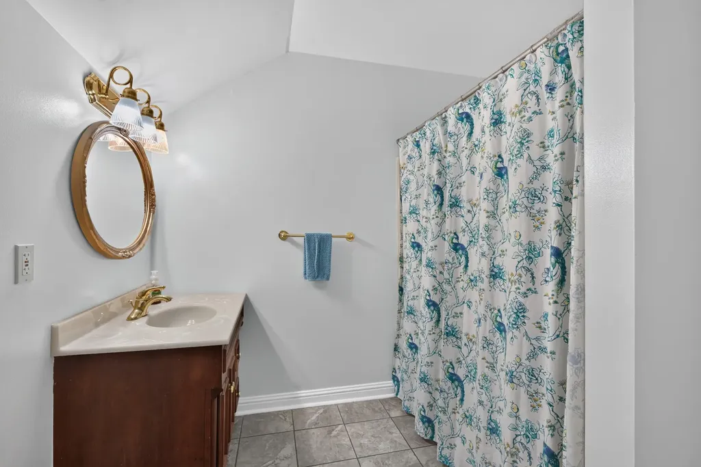 107 Squires Pointe Road Paris KY 40361
