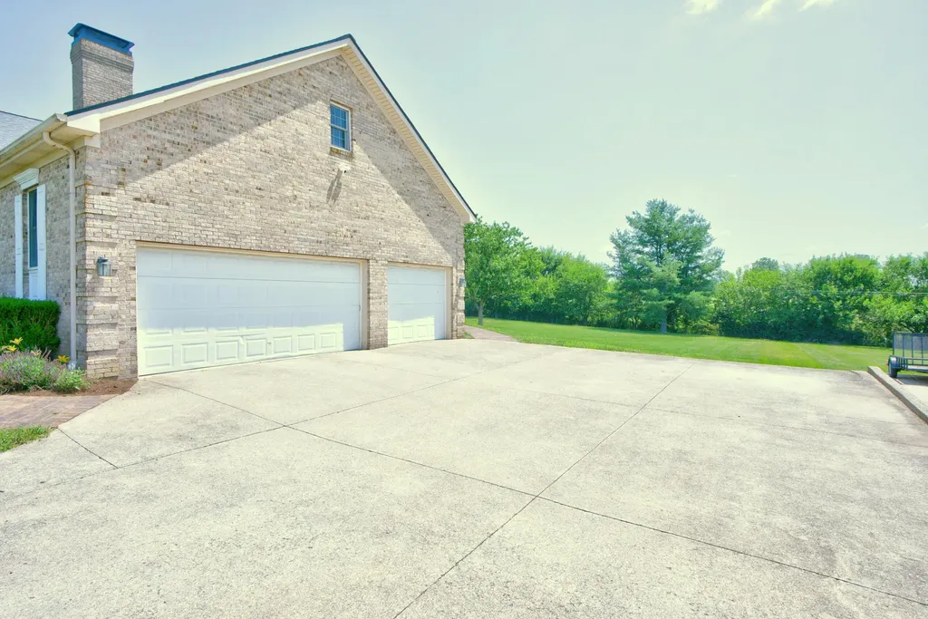 107 Squires Pointe Road Paris KY 40361