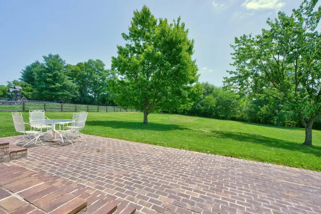 107 Squires Pointe Road Paris KY 40361