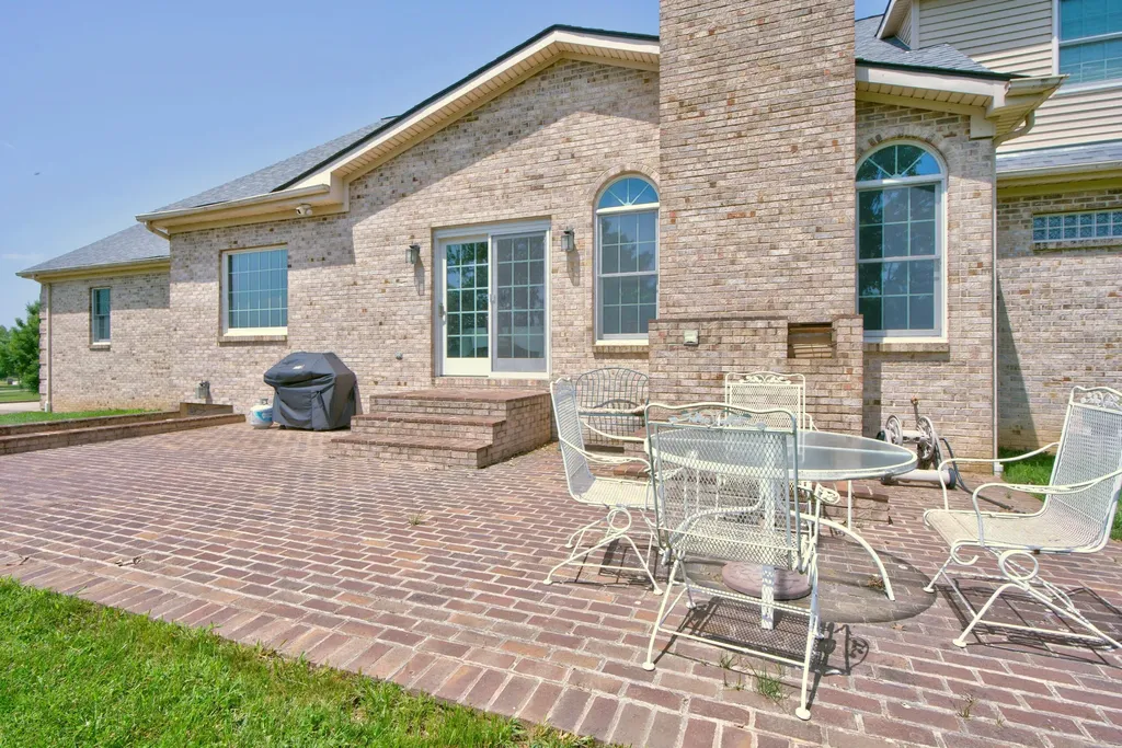 107 Squires Pointe Road Paris KY 40361