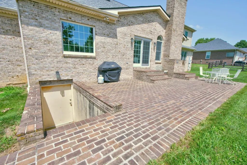 107 Squires Pointe Road Paris KY 40361