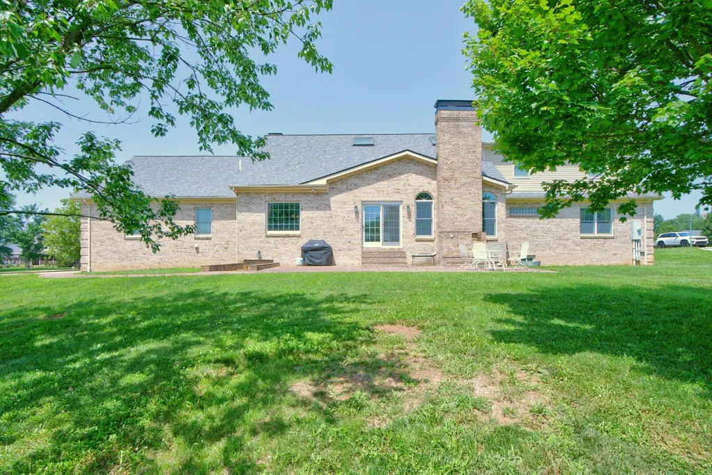 107 Squires Pointe Road Paris KY 40361