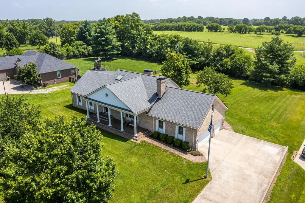 107 Squires Pointe Road Paris KY 40361