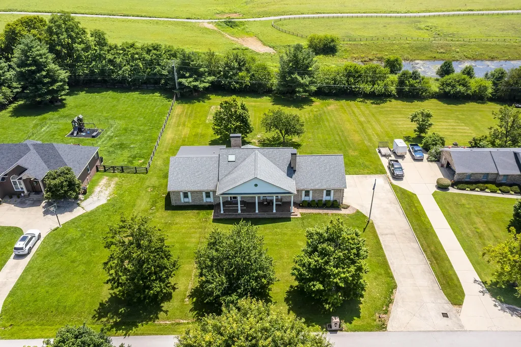 107 Squires Pointe Road Paris KY 40361