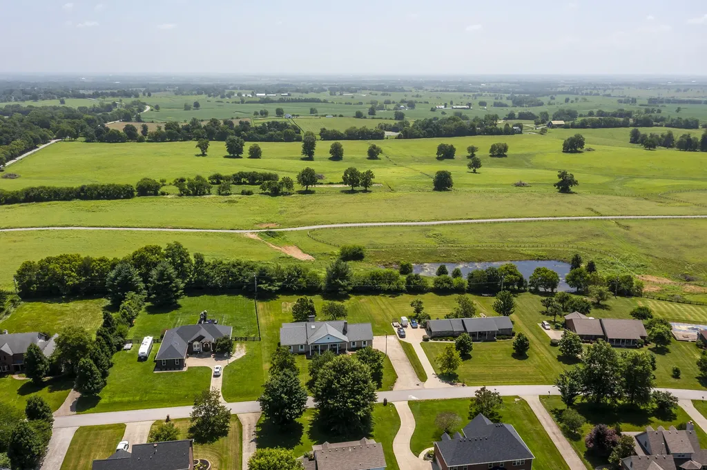 107 Squires Pointe Road Paris KY 40361
