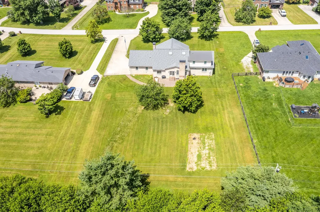 107 Squires Pointe Road Paris KY 40361