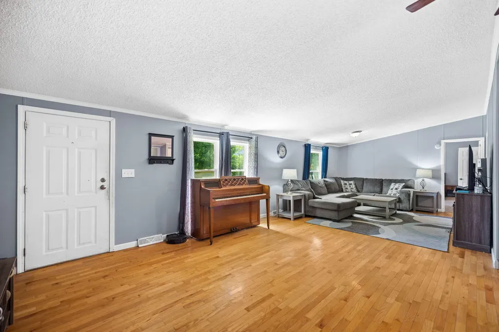 3318 Rogers Road Lancaster KY 40444