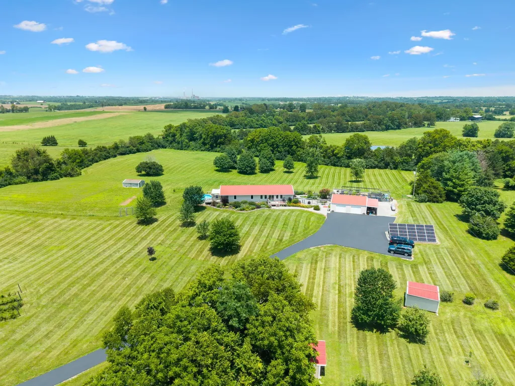 849 Paradise Camp Road Harrodsburg KY 40330