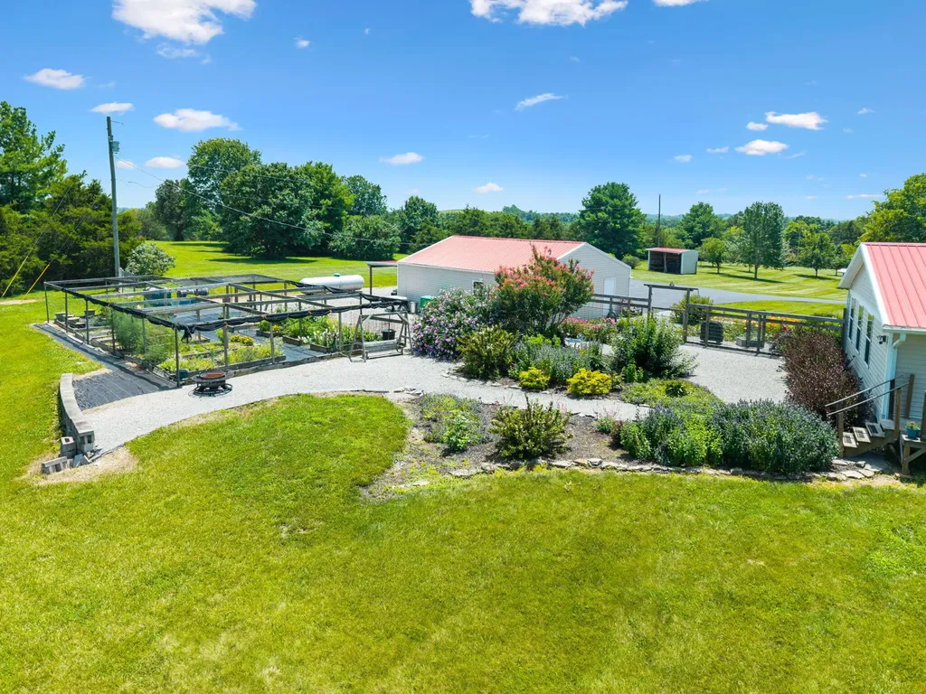 849 Paradise Camp Road Harrodsburg KY 40330