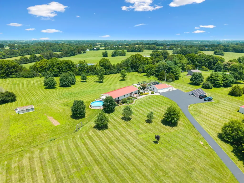 849 Paradise Camp Road Harrodsburg KY 40330