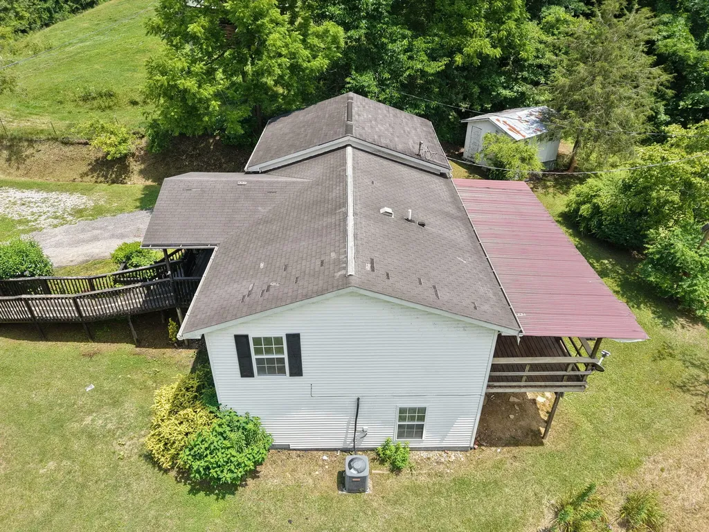 327 Day Hollow Bledsoe KY 40810