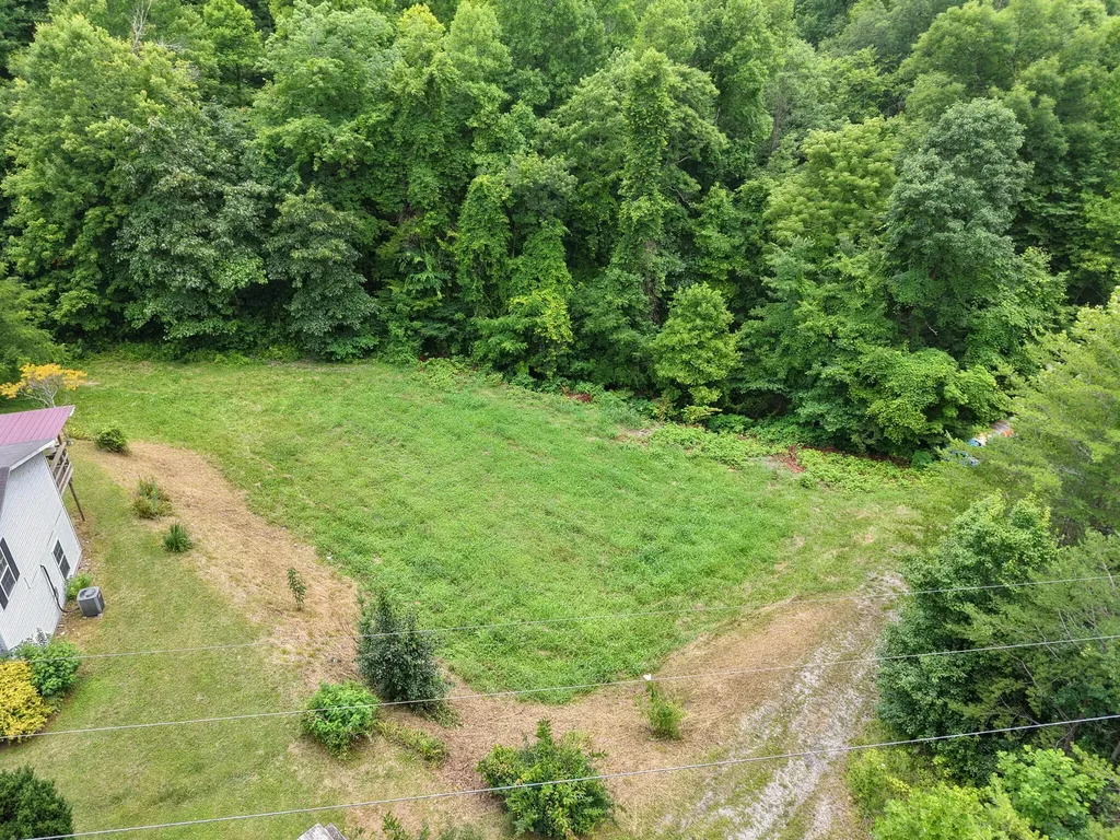 327 Day Hollow Bledsoe KY 40810
