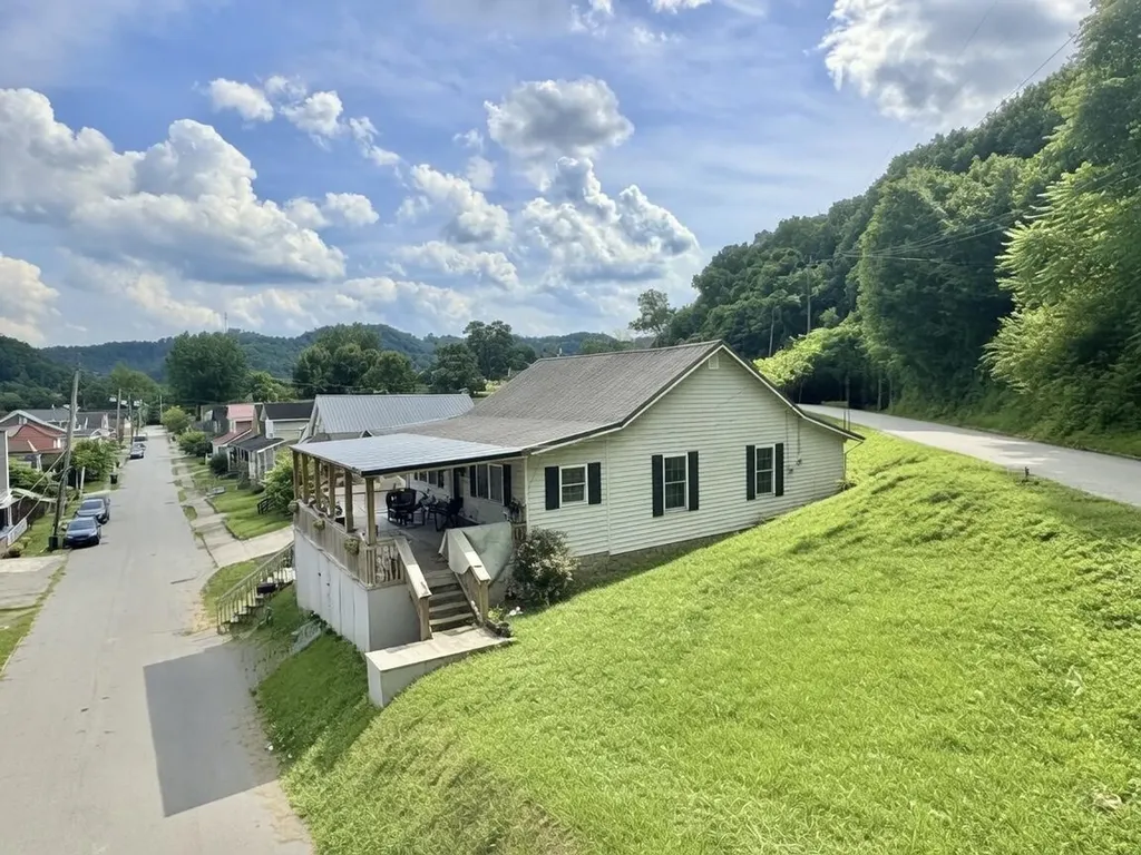 245 Frank Street Paintsville KY 41240