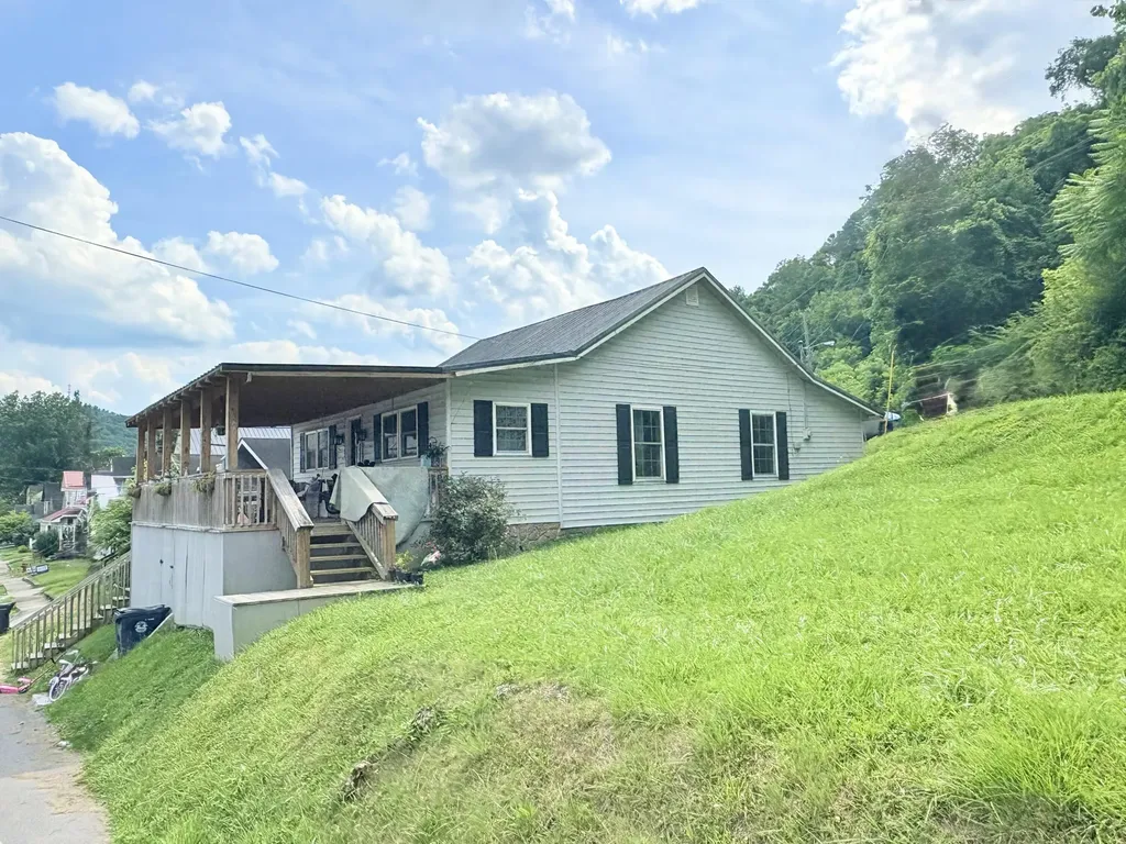 245 Frank Street Paintsville KY 41240