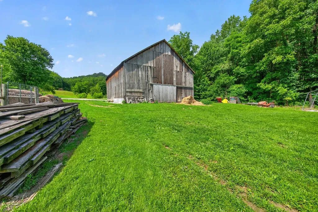 326 Roberts Road Stanton KY 40380