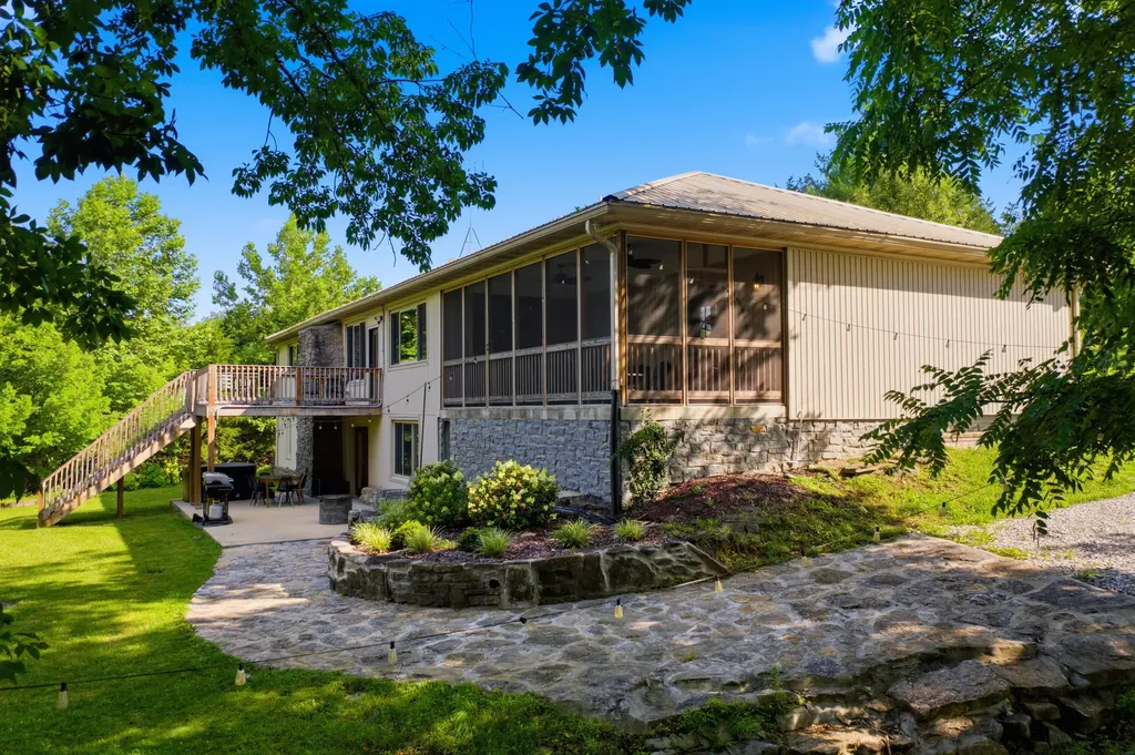 2250 Willisburg Lane Lawrenceburg KY 40342