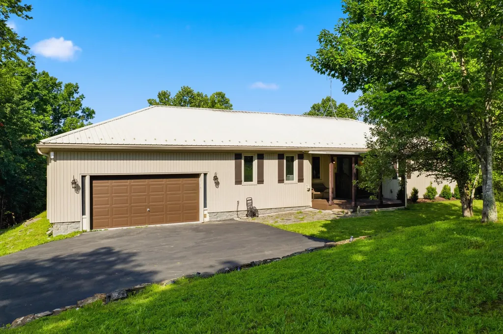 2250 Willisburg Lane Lawrenceburg KY 40342