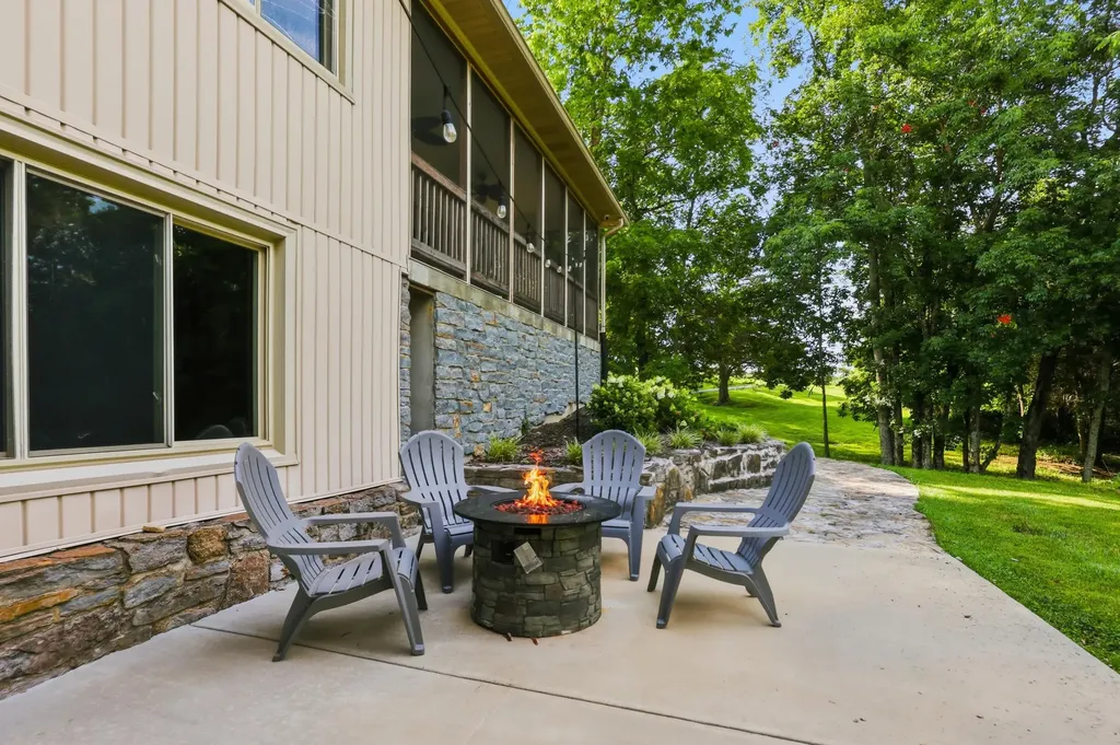 2250 Willisburg Lane Lawrenceburg KY 40342