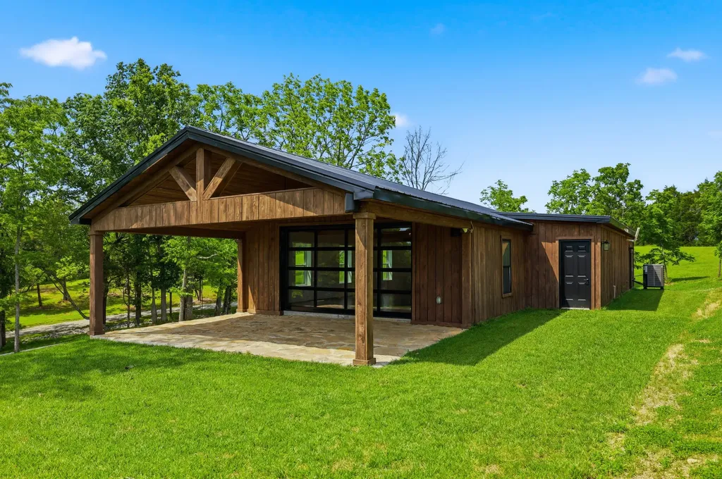2250 Willisburg Lane Lawrenceburg KY 40342