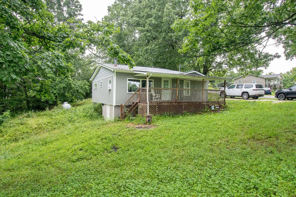 1797 E Clack Mountain Road Clearfield KY 40313