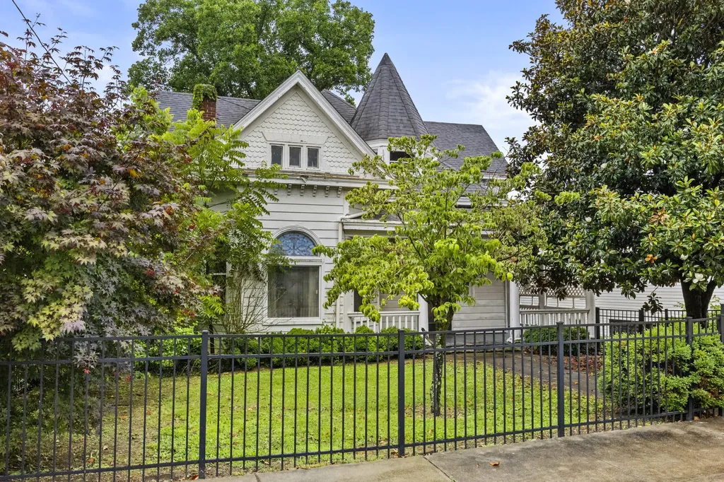 658 Higgins Avenue Paris KY 40361