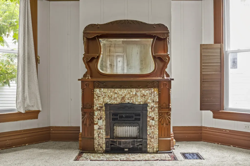 658 Higgins Avenue Paris KY 40361