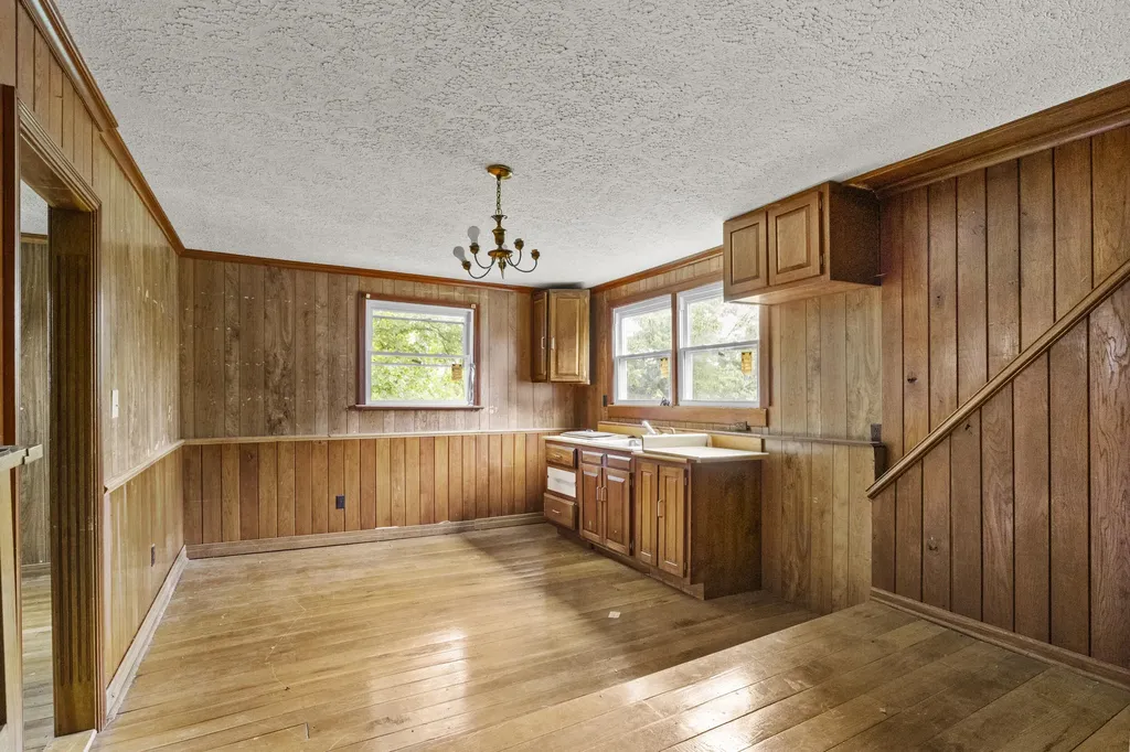 658 Higgins Avenue Paris KY 40361