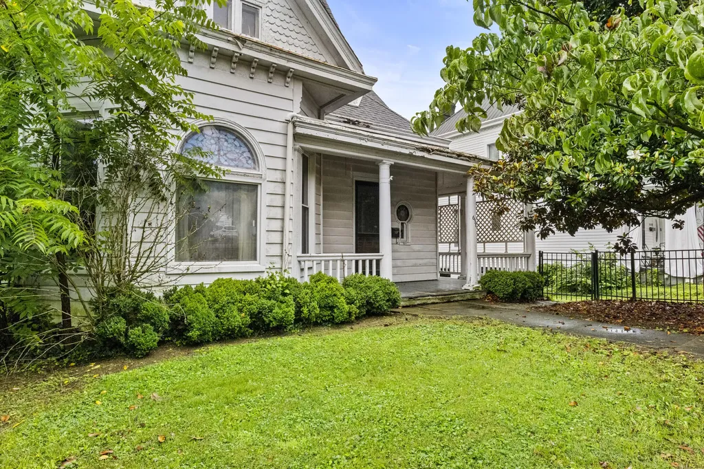 658 Higgins Avenue Paris KY 40361