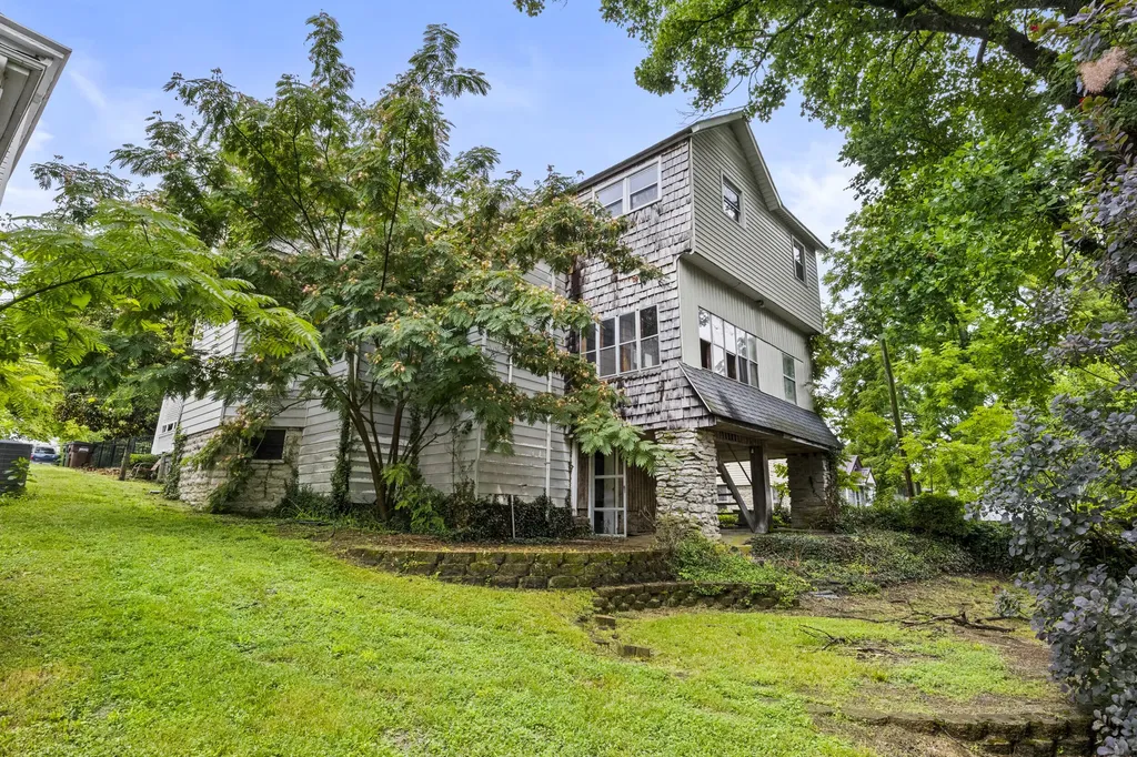658 Higgins Avenue Paris KY 40361
