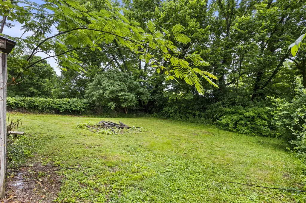 658 Higgins Avenue Paris KY 40361