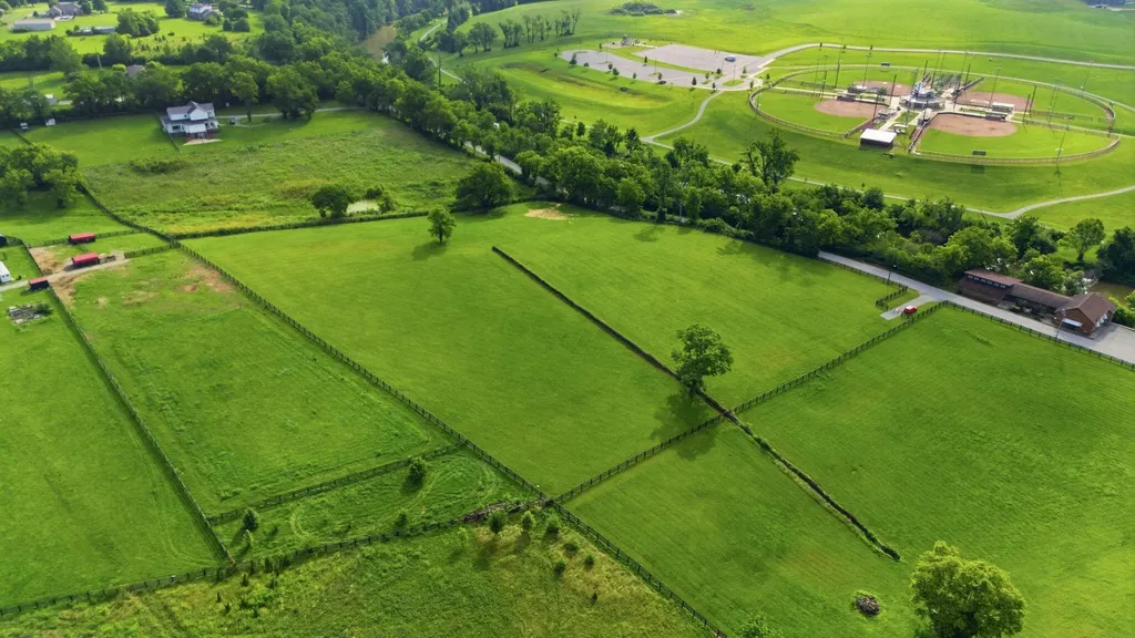 136 Lloyd Road Georgetown KY 40324