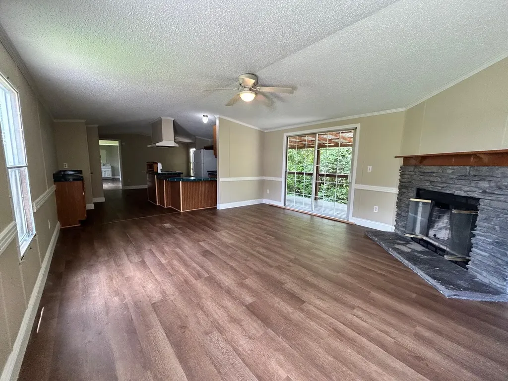 376 Cumberland Drive Bronston KY 42518
