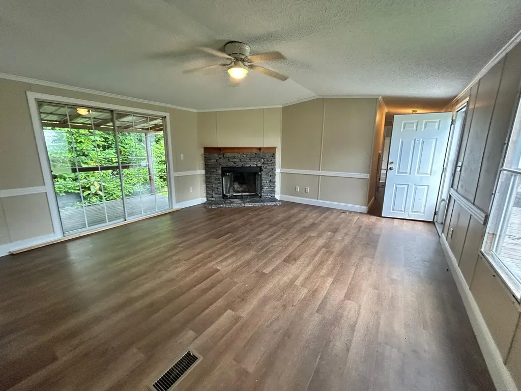 376 Cumberland Drive Bronston KY 42518