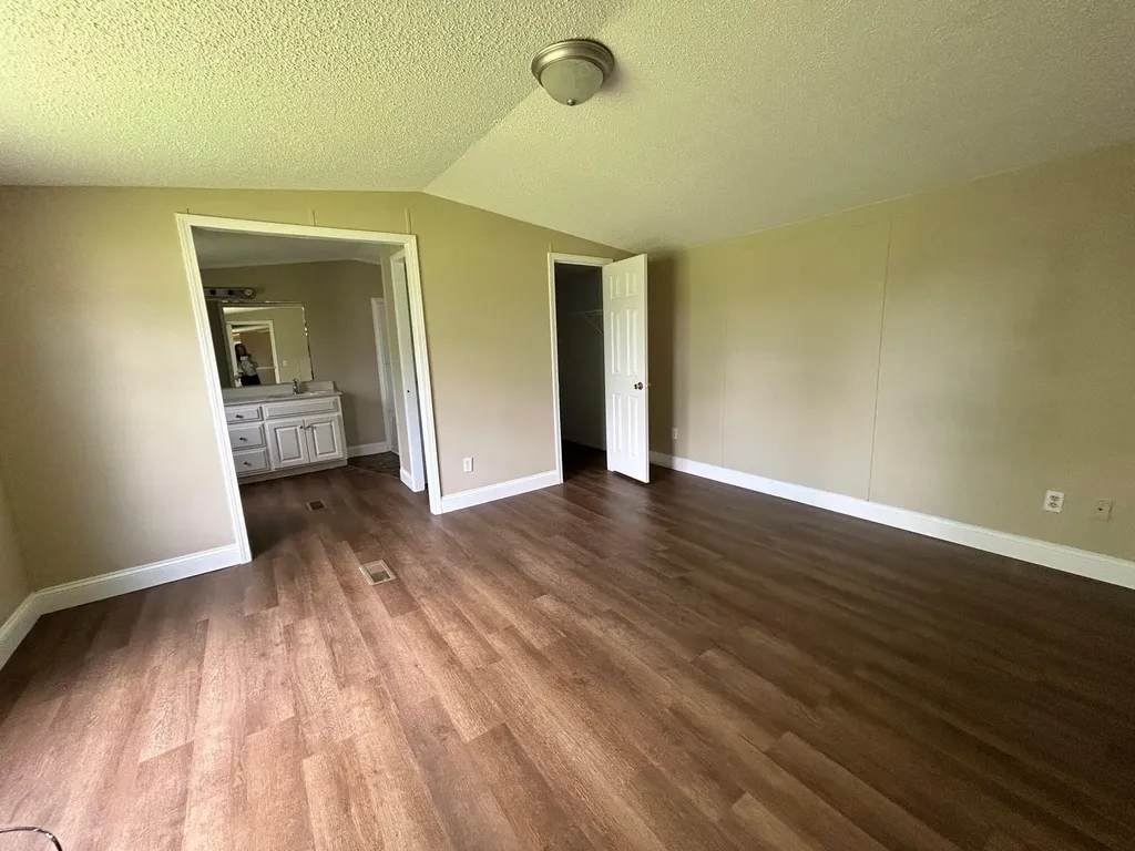 376 Cumberland Drive Bronston KY 42518