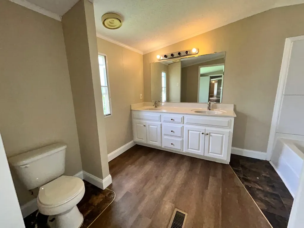 376 Cumberland Drive Bronston KY 42518